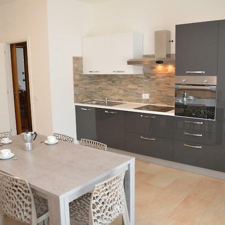 Trilocale Palazzo Garda Apartment Гарда Екстериор снимка