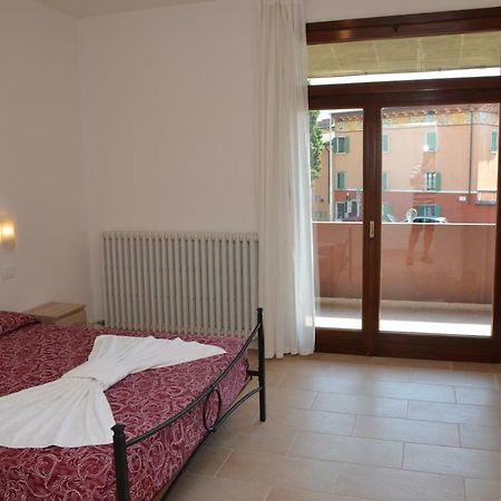 Trilocale Palazzo Garda Apartment Гарда Екстериор снимка