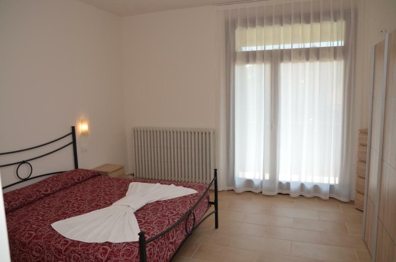 Trilocale Palazzo Garda Apartment Гарда Екстериор снимка