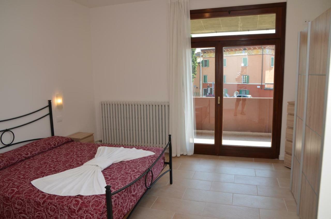 Trilocale Palazzo Garda Apartment Гарда Екстериор снимка